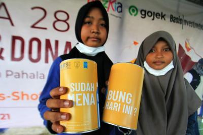 Pendidikan keuangan bertema ‘Ayo Menabung’ kepada santri Pondok Pesantren As-Shofiani di Babelan, Bekasi Utara, Minggu, (21/11/2021).