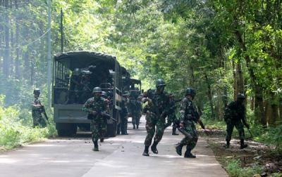 Sekitar 120 prajurit Yonif Raider 400/BR mengikuti latihan Uji Siap Tempur (UST) tingkat peleton di daerah latihan Ngaliyan kompleks, Semarang, Jawa Tengah.