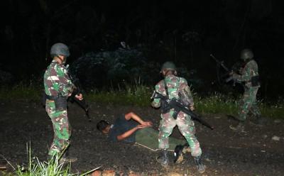 Sekitar 120 prajurit Yonif Raider 400/BR mengikuti latihan Uji Siap Tempur (UST) tingkat peleton di daerah latihan Ngaliyan kompleks, Semarang, Jawa Tengah.