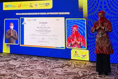 Wisuda secara daring para lulusan Program School of Property Developer BTN di Jakarta, Sabtu (20/11/2021).