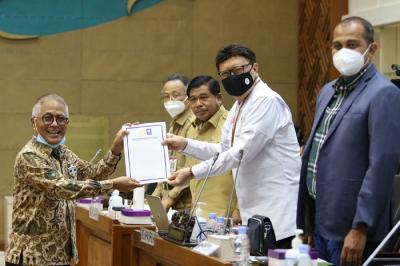 Rapat Pleno dengan Badan Legislasi DPR di Kompleks Parlemen Senayan, Jakarta, Senin (22/11/2021).