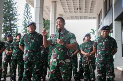 Panglima TNI Jenderal Andika Perkasa saat melakukan kunjungan kerja perdananya di Markas Besar TNI AL, Cilangkap, Jakarta Timur, Senin (22/11/2021).
