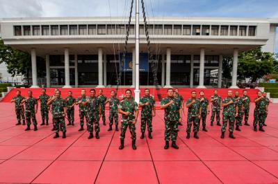Panglima TNI Jenderal Andika Perkasa saat melakukan kunjungan kerja perdananya di Markas Besar TNI AL, Cilangkap, Jakarta Timur, Senin (22/11/2021).