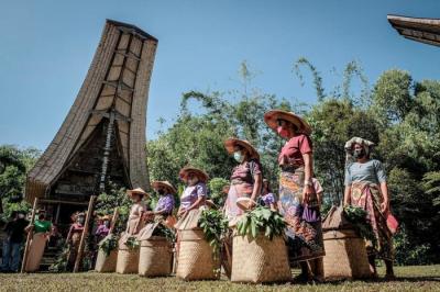 Menparekraf Sandiaga Salahuddin Uno melakukan visitasi ke Desa Wisata Lembang Nonongan di Toraja Utara Sulawesi Selatan.