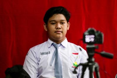 Pelajar saat mengikuti perekaman KTP elektronik (e-KTP) bagi pelajar di MAN 7, Jakarta Selatan, Selasa (23/11/2021).