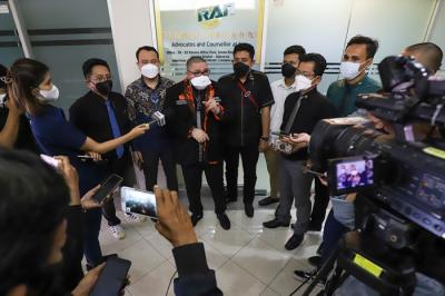 Ketua Badan Penyuluhan dan Pembelaan Hukum Pemuda Pancasila, Razman Arif Nasution memberikan keterangan mengenai pencabutan izin ormas.