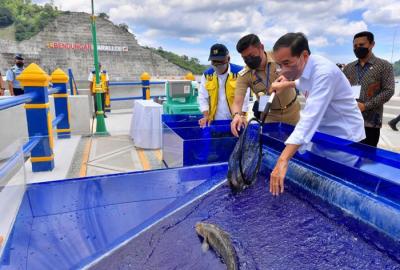 Presiden Joko Widodo meresmikan Bendungan Karalloe dalam kunjungan kerjanya ke Provinsi Sulawesi Selatan, pada Selasa, 23 November 2021.