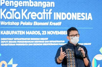 Menparekraf Sandiaga Salahuddin Uno, mendorong pelaku ekonomi kreatif, khususnya subsektor kuliner di Kabupaten Maros, Sulawesi Selatan.