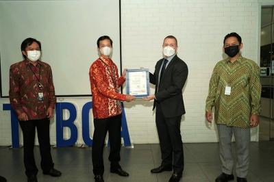 BCA melalui Satuan Kerja Enterprise Security (SKES) yang bertugas melindungi dan mengamankan aset informasi BCA dari ancaman cyber.