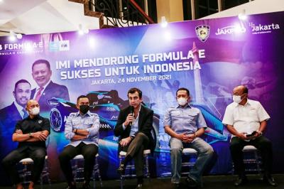 Ikatan Motor Indonesia (IMI) 'Mendukung Formula E Sukses Untuk Indonesia' di kawasan Menteng, Jakarta Pusat, Rabu (23/11/2021).