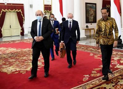 Presiden Joko Widodo menerima kunjungan kehormatan Menteri Urusan Eropa dan Luar Negeri (Menlu) Prancis, Jean-Yves Le Drian, di Istana Merdeka.