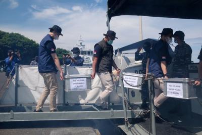 Pelepasan Kapal Ekspedisi Layanan Kas BI Sulsel di Dermaga Layang Lantamal VI, Makassar, Kamis (25/11/2021).