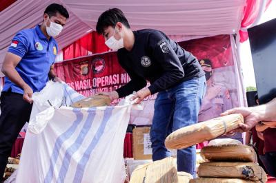 Konferensi pers hasil Operasi Nila Jaya 2021 dan Pemusnahan Barang Bukti 1,74 Ton Narkotika di Polda Metro Jaya, Jakarta Selatan, Kamis (25/11/2021).