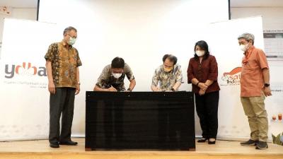 Penandatanganan MoU Kolaborasi YDBA dengan PT GS Battery dan Yayasan WAFCAI yang merupakan partnership dari PT Denso Indonesia di Galeri UKM YDBA.
