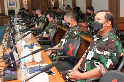 Kasau Marsekal TNI Fadjar Prasetyo memimpin taklimat ahir Wasrikap Irjenau secara virtual di Ruang Rapat Kasau, Mabesau, Cilangkap, Jumat (26/11/2021).