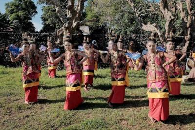 Menparekraf Sandiaga Salahuddin Uno, melakukan visitasi ke Desa Wisata Liya Togo di Wakatobi, Sulawesi Tenggara.
