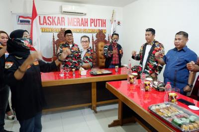 Laskar Merah Putih (LMP) Sulsel memberikan mandat kepada tiga ketua markas cabang kabupaten/kota.