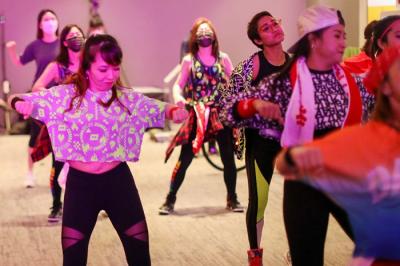 Peserta mengikuti senam zumba yang disiarkan secara virtual pada ajang Taiwan Excellence Zumba Fest Online.
