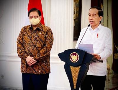 Presiden Jokowi memberikan keterangan terkait UU Cipta Kerja di Istana Merdeka, Jakarta, pada Senin, 29 November 2021.