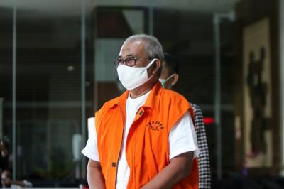 Mohd Saleh H Umar usai menjalani pemeriksaan di Gedung KPK, Jakarta, Selasa (30/11/2021).