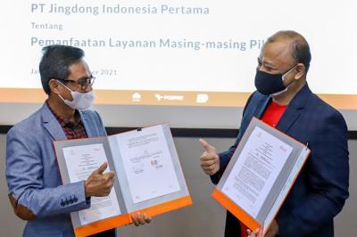 Penandatanganan nota kesepahaman untuk memberikan solusi dalam layanan kurir, logistik dan sistem pembayaran, di Jakarta, Rabu (1/12/2021).