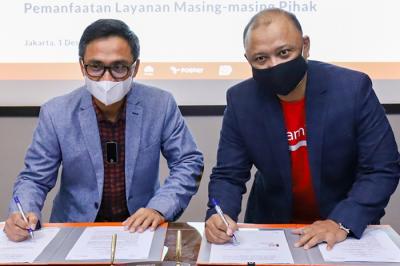 Penandatanganan nota kesepahaman untuk memberikan solusi dalam layanan kurir, logistik dan sistem pembayaran, di Jakarta, Rabu (1/12/2021).