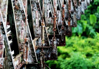 Jembatan gantung dengan total panjang bentang 120 meter ini dulu berdiri kokoh di atas Sungai Batang Sikerbau, Ujung Gading, Pasaman Barat, Sumatera Barat.