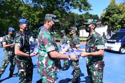 Kepala Staf Angkatan Udara (Kasau), Marsekal TNI Fadjar Prasetyo menyerahkan 130 unit Kendaraan Khusus (Ransus) kepada Polisi Militer TNI AU (Pomau).