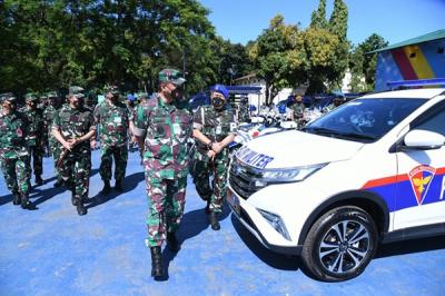 Kepala Staf Angkatan Udara (Kasau), Marsekal TNI Fadjar Prasetyo menyerahkan 130 unit Kendaraan Khusus (Ransus) kepada Polisi Militer TNI AU (Pomau).