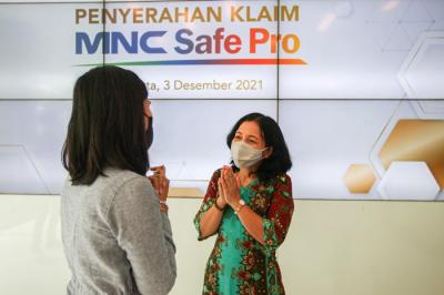Pembayaran klaim asuransi MNC Safe Pro kepada ahli waris di Gedung MNC Financial Center, Kebon Sirih.
