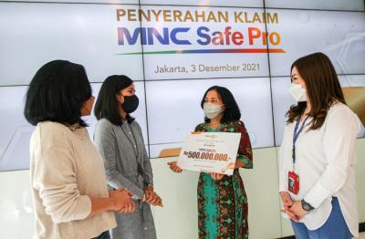 Pembayaran klaim asuransi MNC Safe Pro kepada ahli waris di Gedung MNC Financial Center, Kebon Sirih.