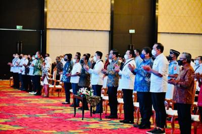 Presiden Joko Widodo membuka Rapat Pimpinan Nasional (Rapimnas) Kamar Dagang dan Industri (Kadin) Indonesia Tahun 2021 yang digelar di Bali.