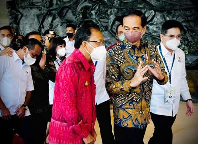 Presiden Joko Widodo membuka Rapat Pimpinan Nasional (Rapimnas) Kamar Dagang dan Industri (Kadin) Indonesia Tahun 2021 yang digelar di Bali.