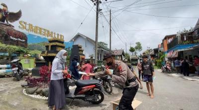 Operasi kemanusiaan Aman Nusa II dalam rangka menanggulangi bencana alam erupsi Gunung Semeru di Kabupaten Lumajang, Jawa Timur (Jatim).