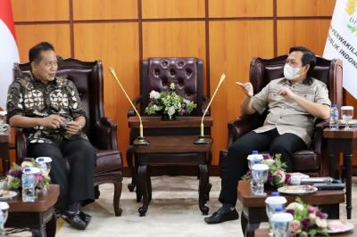 Auidensi Perhimpunan Menemukan Kembali Indonesia di ruang Delegasi Pimpinan DPD RI Komplek Parlemen MPR/DPR-DPD, Senayan, Jakarta, Senin (6/12/2021).