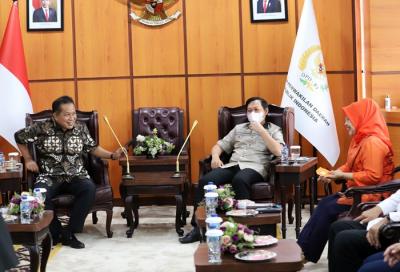 Auidensi Perhimpunan Menemukan Kembali Indonesia di ruang Delegasi Pimpinan DPD RI Komplek Parlemen MPR/DPR-DPD, Senayan, Jakarta, Senin (6/12/2021).