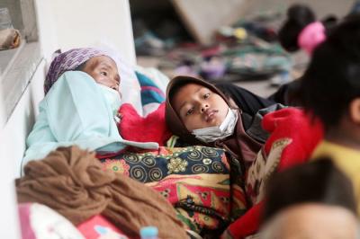 Pengungsi korban letusan Gunung Semeru menempati ruang-ruang kelas SD Negeri Supiturang 4 dengan kondisi seadanya di Kabupaten Lumajang, Jawa Timur.