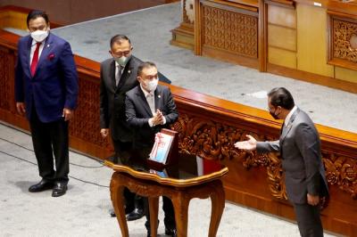 Rapat paripurna DPR Ke-10 masa Persidangan II Tahun Sidang 2021-2022 di Kompleks Parlemen, Senayan, Jakarta, Selasa (7/12/2021).