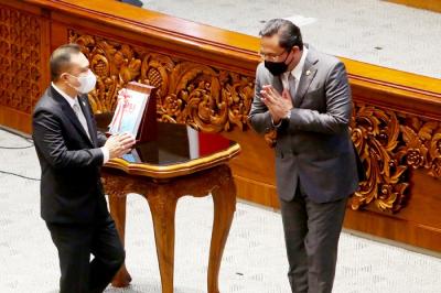 Rapat paripurna DPR Ke-10 masa Persidangan II Tahun Sidang 2021-2022 di Kompleks Parlemen, Senayan, Jakarta, Selasa (7/12/2021).