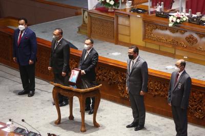 Rapat paripurna DPR Ke-10 masa Persidangan II Tahun Sidang 2021-2022 di Kompleks Parlemen, Senayan, Jakarta, Selasa (7/12/2021).