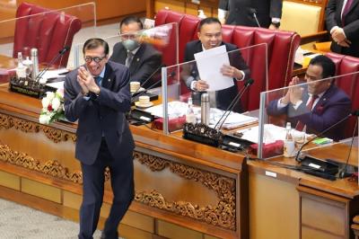 Rapat paripurna DPR Ke-10 masa Persidangan II Tahun Sidang 2021-2022 di Kompleks Parlemen, Senayan, Jakarta, Selasa (7/12/2021).