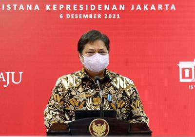 Menteri Koordinator Bidang Perekonomian Airlangga Hartarto memberikan keterangan pers di Kantor Presiden, Jakarta.