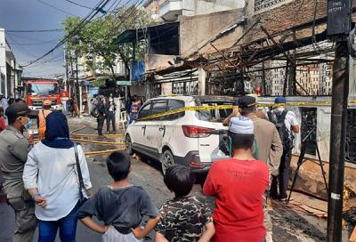Sebuah rumah di Jalan Tambora 1 RT10/RW02, Kelurahan Tambora, Kecamatan Tambora, Jakarta Barat mengalami kebakaran pada Rabu (8/12/2021).