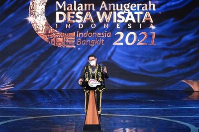 Menparekraf Sandiaga Salahuddin Uno menuntaskan visitasi ke-50 desa wisata di Tanah Air dalam ajang Anugerah Desa Wisata Indonesia (ADWI) 2021.