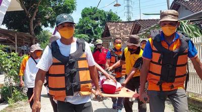 Pada rangkaian kegiatan geladi dan simulasi tersebut, dilakukan pemasangan dan uji coba alat Early Warning Sistem (EWS) di dua lokasi.