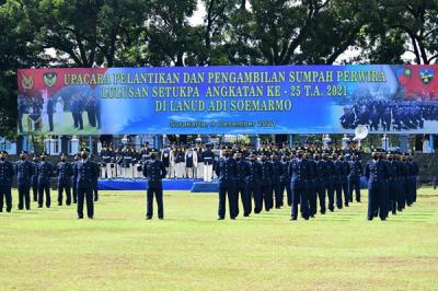 Kepala Staf Angkatan Udara (Kasau) Marsekal TNI Fadjar Prasetyo melantik 207 perwira baru lulusan Sekolah Pembentukan Perwira (Setukpa) A-25.