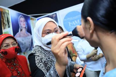Kementerian Ketenagakerjaan meluncurkan Standar Kompetensi Kerja Nasional Indonesia (SKKNI) Bidang Kecantikan, SPA dan Pemandu Karaoke.