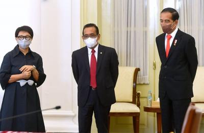 Presiden Joko Widodo menyampaikan komitmen Indonesia untuk terus memajukan demokrasi dan hak asasi manusia (HAM), baik pada level kawasan maupun global.