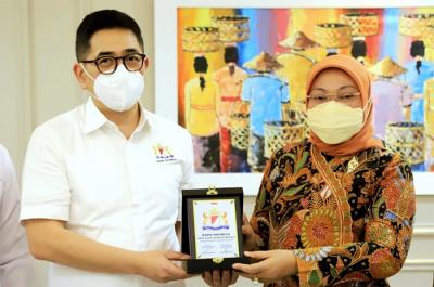 Menteri Ketenagakerjaan Ida Fauziyah, meminta Kamar Dagang dan Industri Indonesia agar para anggotanya menerapkan regulasi dan kebijakan ketenagakerjaan.