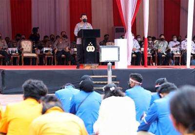 Kapolri Jenderal Listyo Sigit Prabowo membuka lomba orasi unjuk rasa di Tugu Proklamasi, Jakarta Pusat, Jumat (10/12/2021).